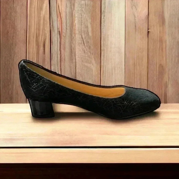 Trotters Size 6 Black Slip-On  2" Dressy Heels.  Excellent Condition. - Picture 2 of 4